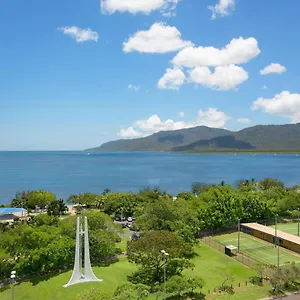 https://cairns-ocean-view-apartment.queenslandhotels.net