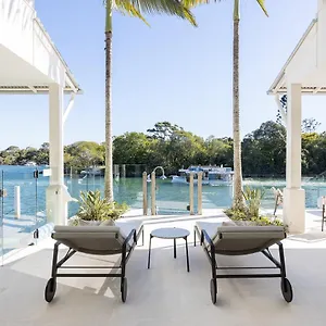 https://12-noosa-parade.queenslandhotels.net