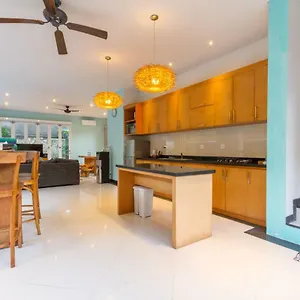 https://lacasa-villa-bali.hotelsseminyak.net